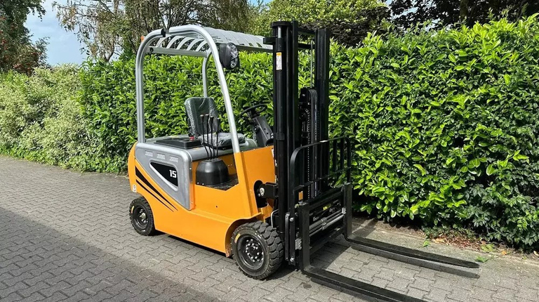 Yuli CPD 15 Gabelstapler 1,5 Tonnen, ab 210 € pro Monat.